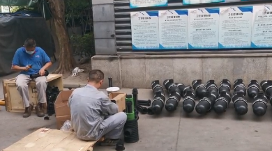 疊片污水處理器，正在裝配